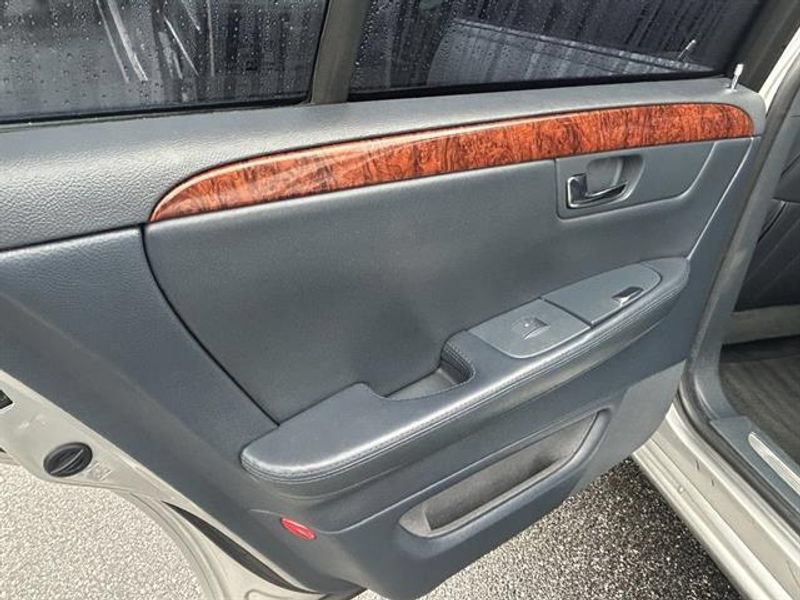 Used 2008 Cadillac DTS Limousine FWD image 18