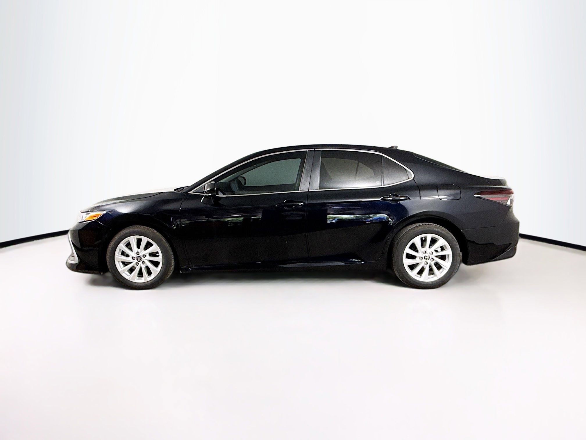 Used 2024 Toyota Camry LE image 7