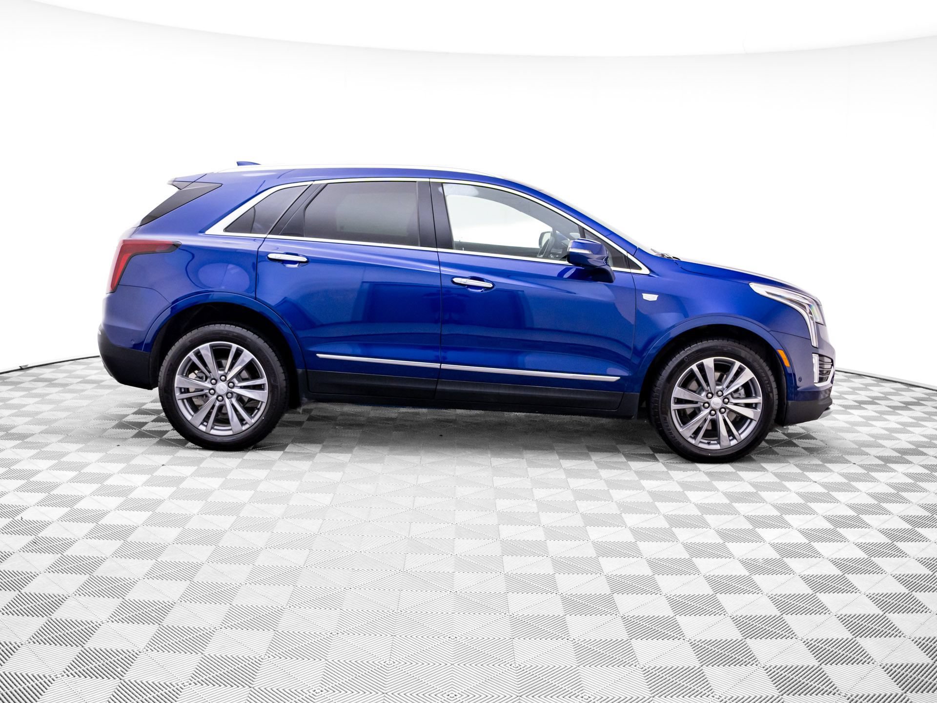 Certified 2026 Cadillac XT5 Premium Luxury w/ Driver Assist Package AWD/4WD image 7