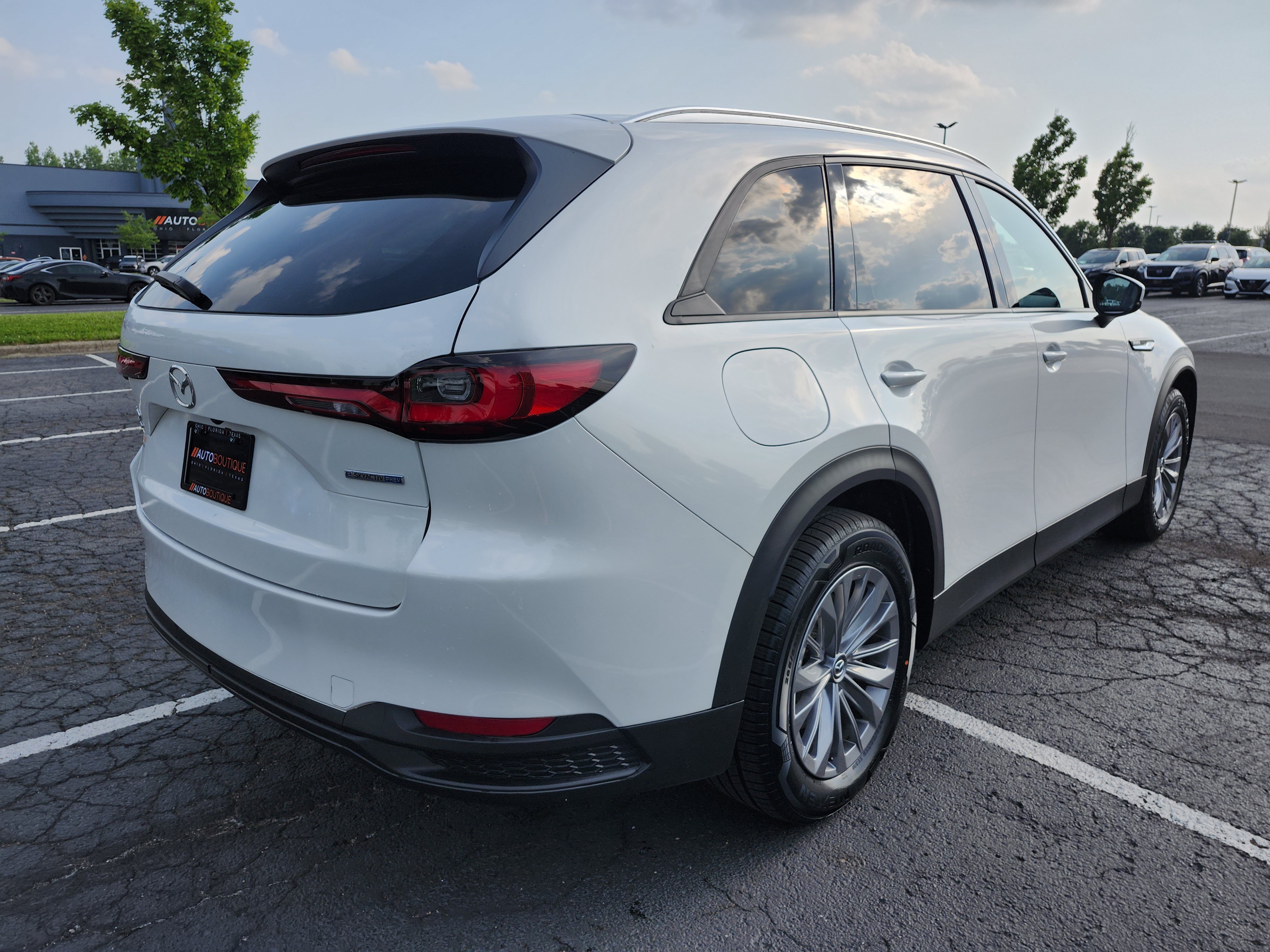 Used 2024 MAZDA CX-90 Plug-In Hybrid w/ Preferred AWD/4WD image 17