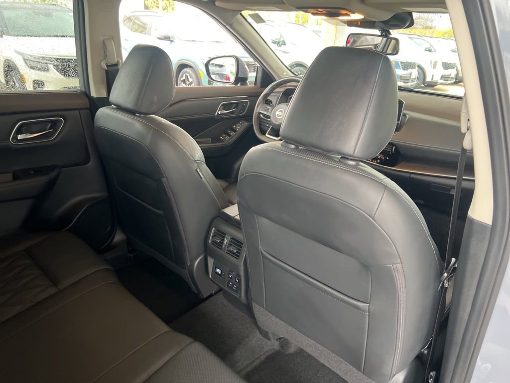 Certified 2021 Nissan Rogue Platinum AWD/4WD image 17