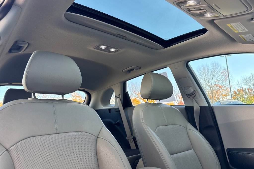 Used 2021 Kia Niro EX Premium FWD image 22
