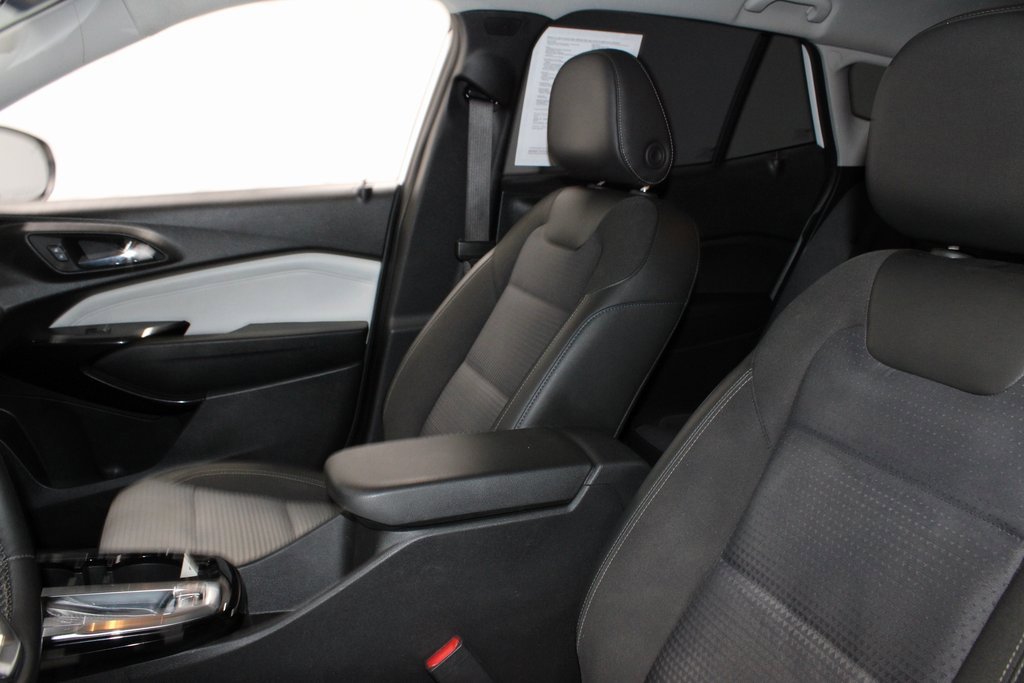 Used 2024 Chevrolet Trax LT w/ Driver Confidence Package image 25