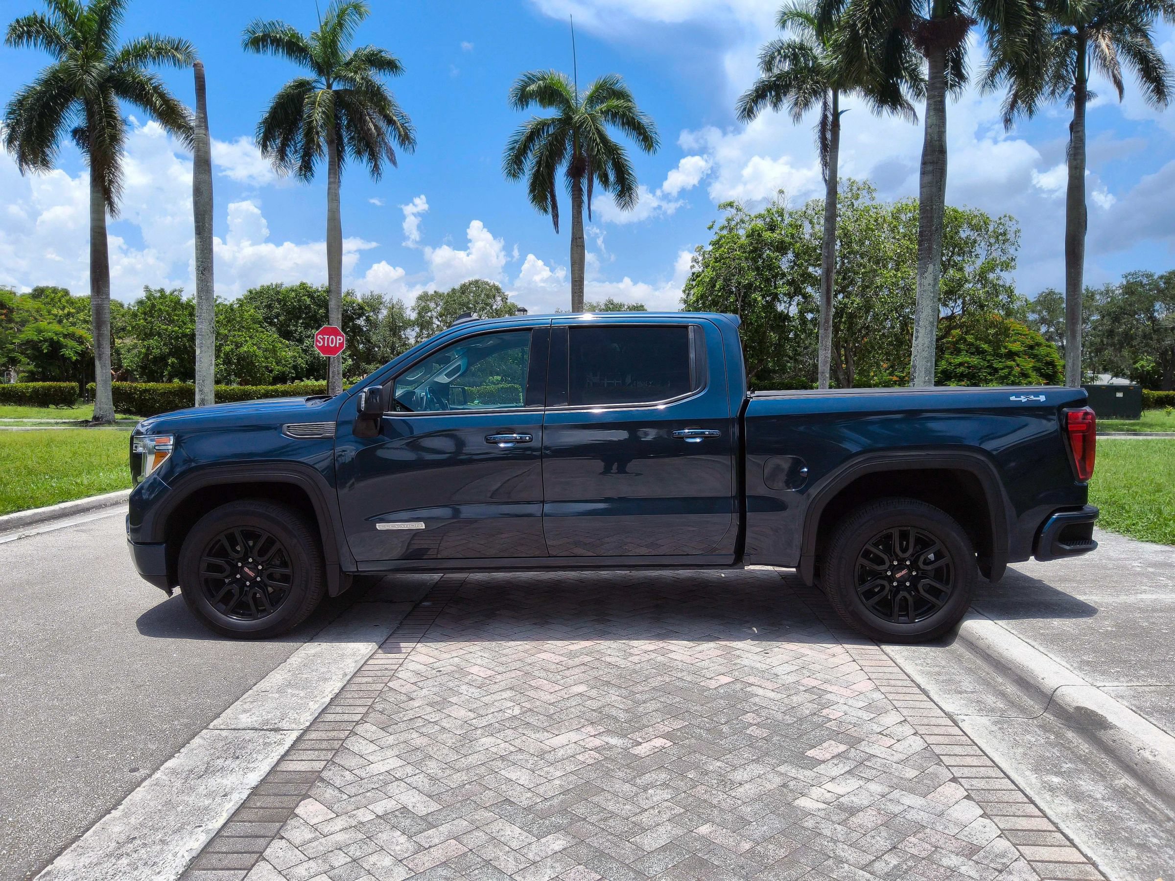 Used 2021 GMC Sierra 1500 Elevation w/ Preferred Package AWD/4WD image 15
