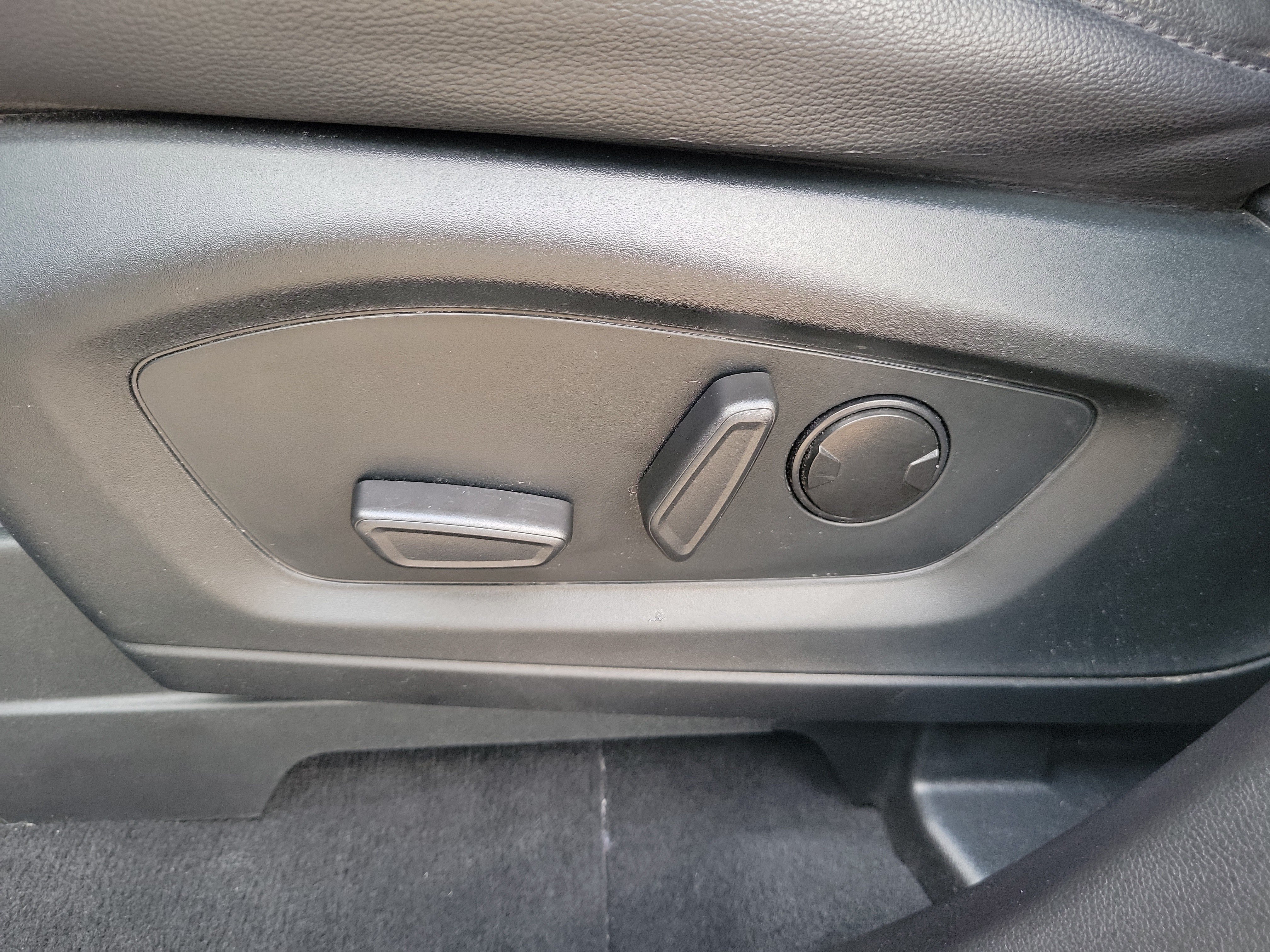 Used 2022 Ford Explorer Limited AWD/4WD image 16