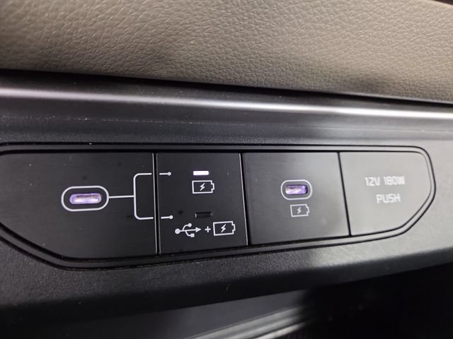 Certified 2025 Kia Carnival FWD image 24