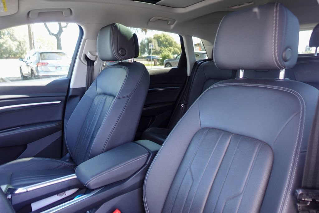 Used 2022 Audi e-tron Premium Plus w/ Premium Plus Package image 20