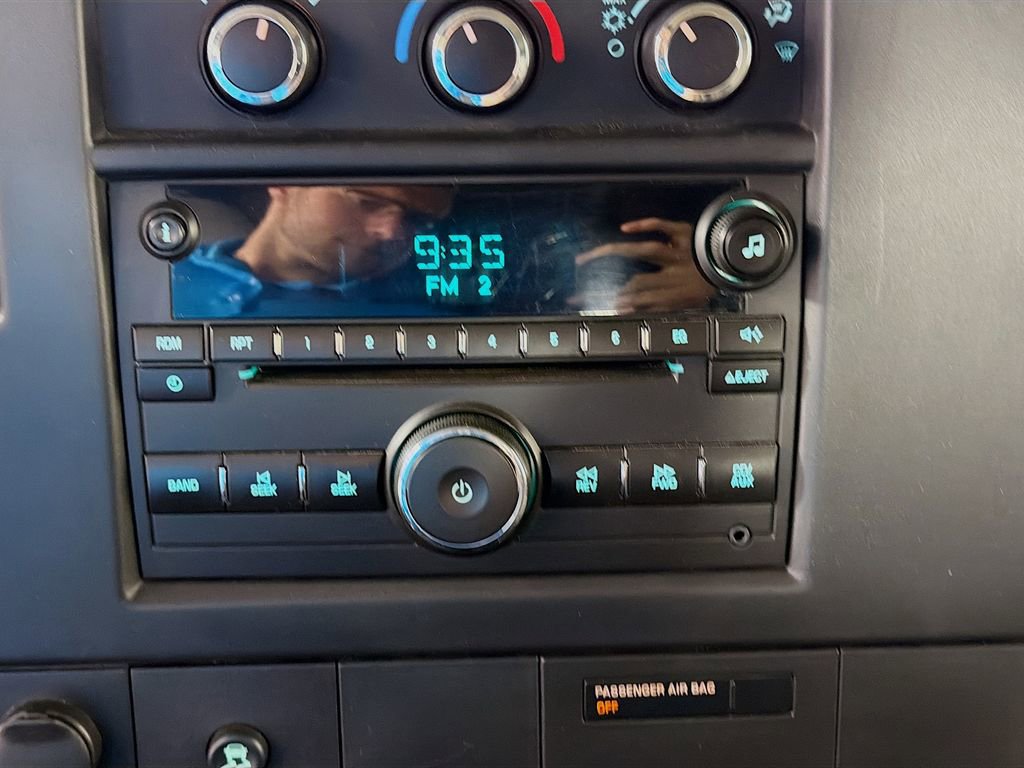 Used 2011 Chevrolet Express 1500 LT w/ LT Preferred Equipment Group AWD/4WD image 16