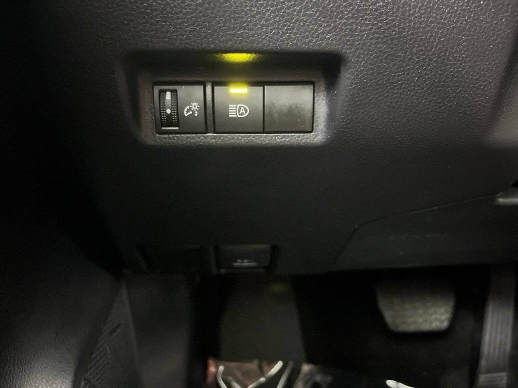 Used 2025 Toyota RAV4 LE AWD/4WD image 57