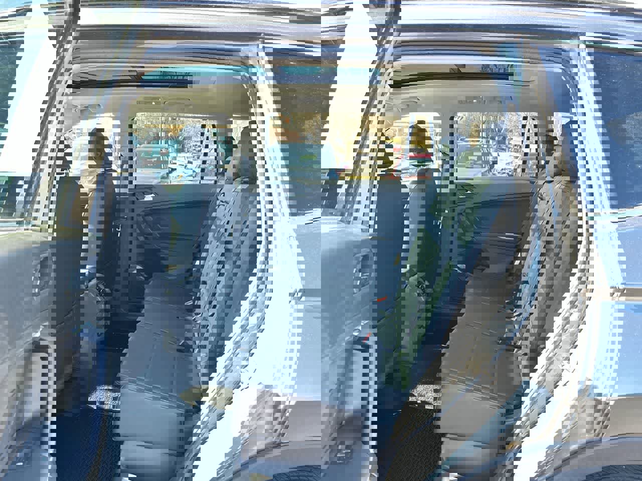 Used 2019 Volkswagen Tiguan SE w/ Panoramic Sunroof Package image 25