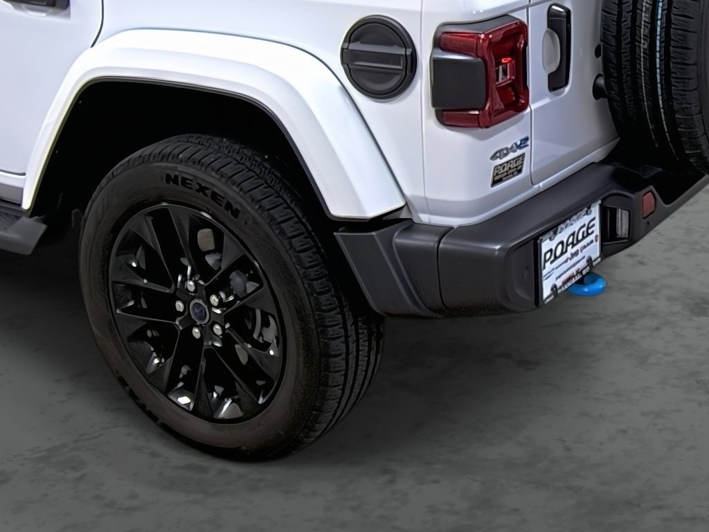 Used 2024 Jeep Wrangler Sahara w/ Technology Group image 9