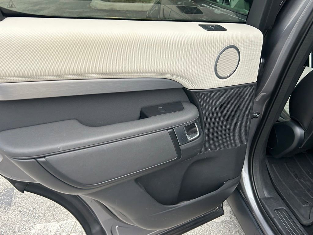 Used 2021 Land Rover Discovery S R-Dynamic image 44