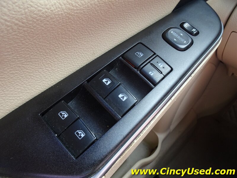 Used 2017 Toyota Camry XLE w/ Moonroof Package FWD image 26
