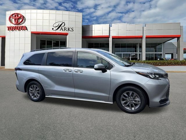 Used 2024 Toyota Sienna LE w/ LE Plus Package