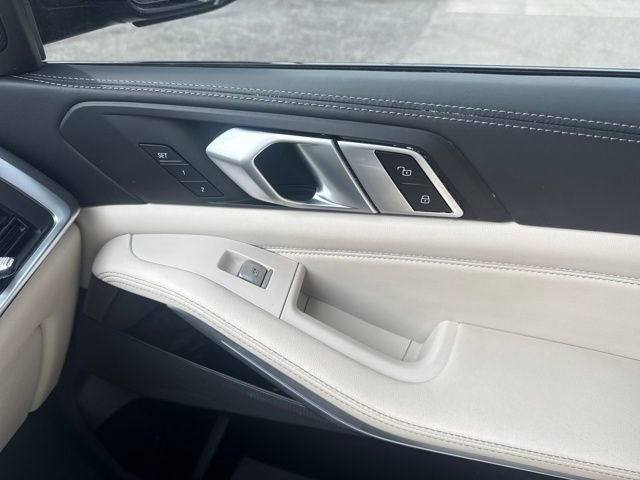 Used 2023 BMW X7 xDrive40i w/ M Sport Package image 22