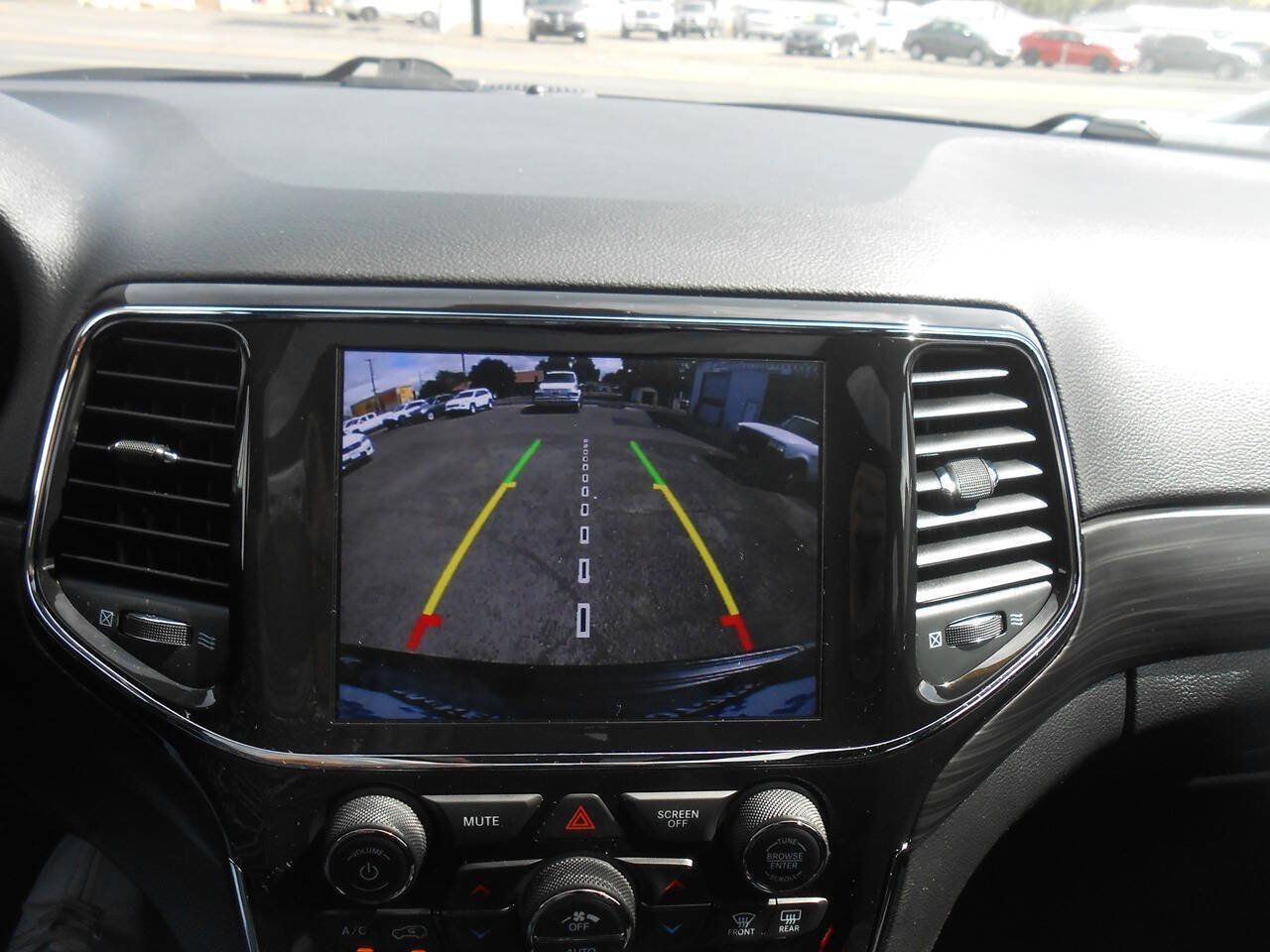 Used 2022 Jeep Grand Cherokee Laredo X AWD/4WD image 14