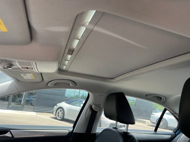 Used 2017 Volkswagen Jetta SE FWD image 6
