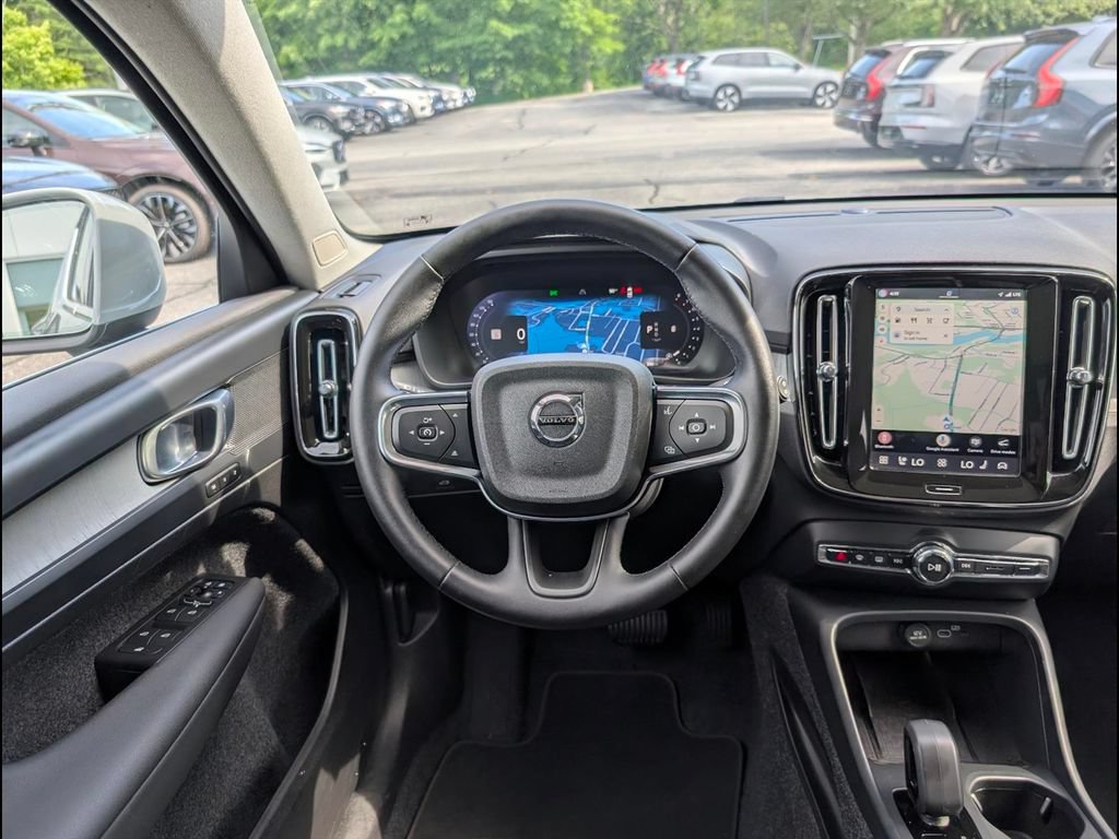 Certified 2025 Volvo XC40 B5 Plus AWD/4WD image 11