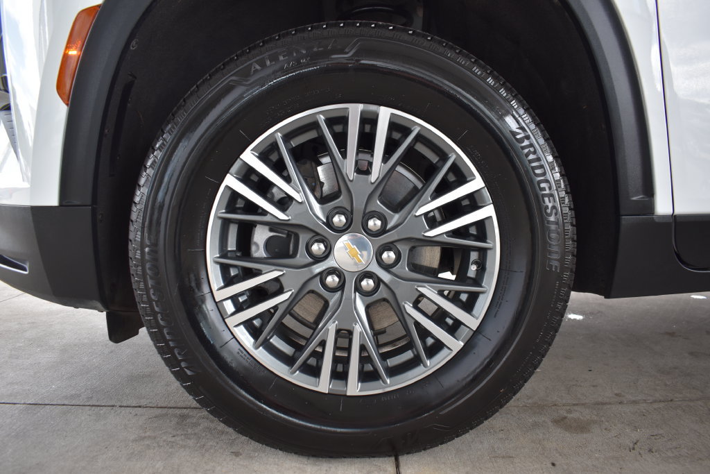 Used 2025 Chevrolet Traverse LT AWD/4WD image 14