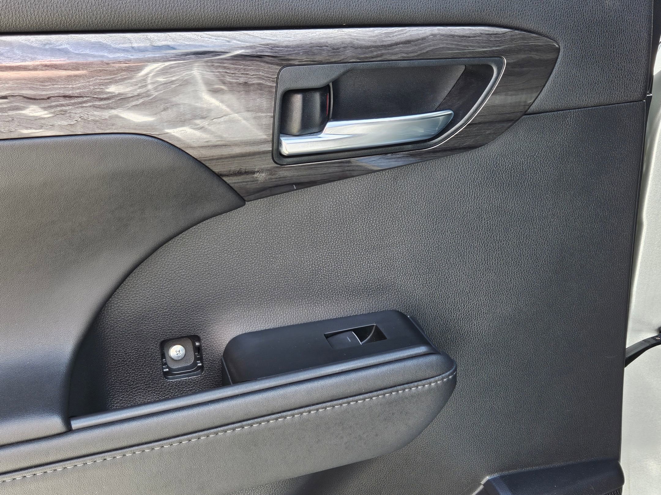 Used 2020 Toyota Highlander Limited image 23