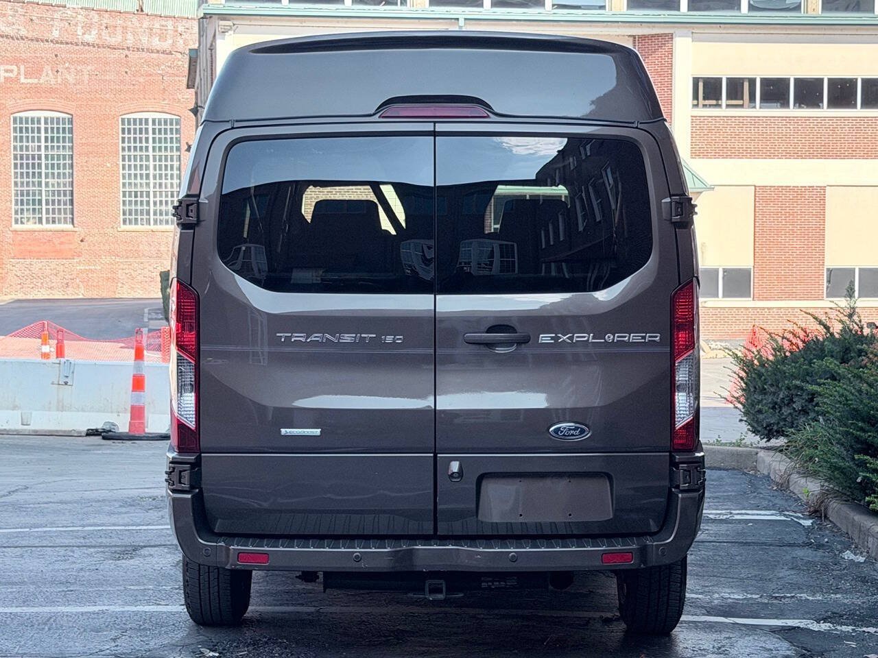 Used 2016 Ford Transit 150 XLT RWD image 5