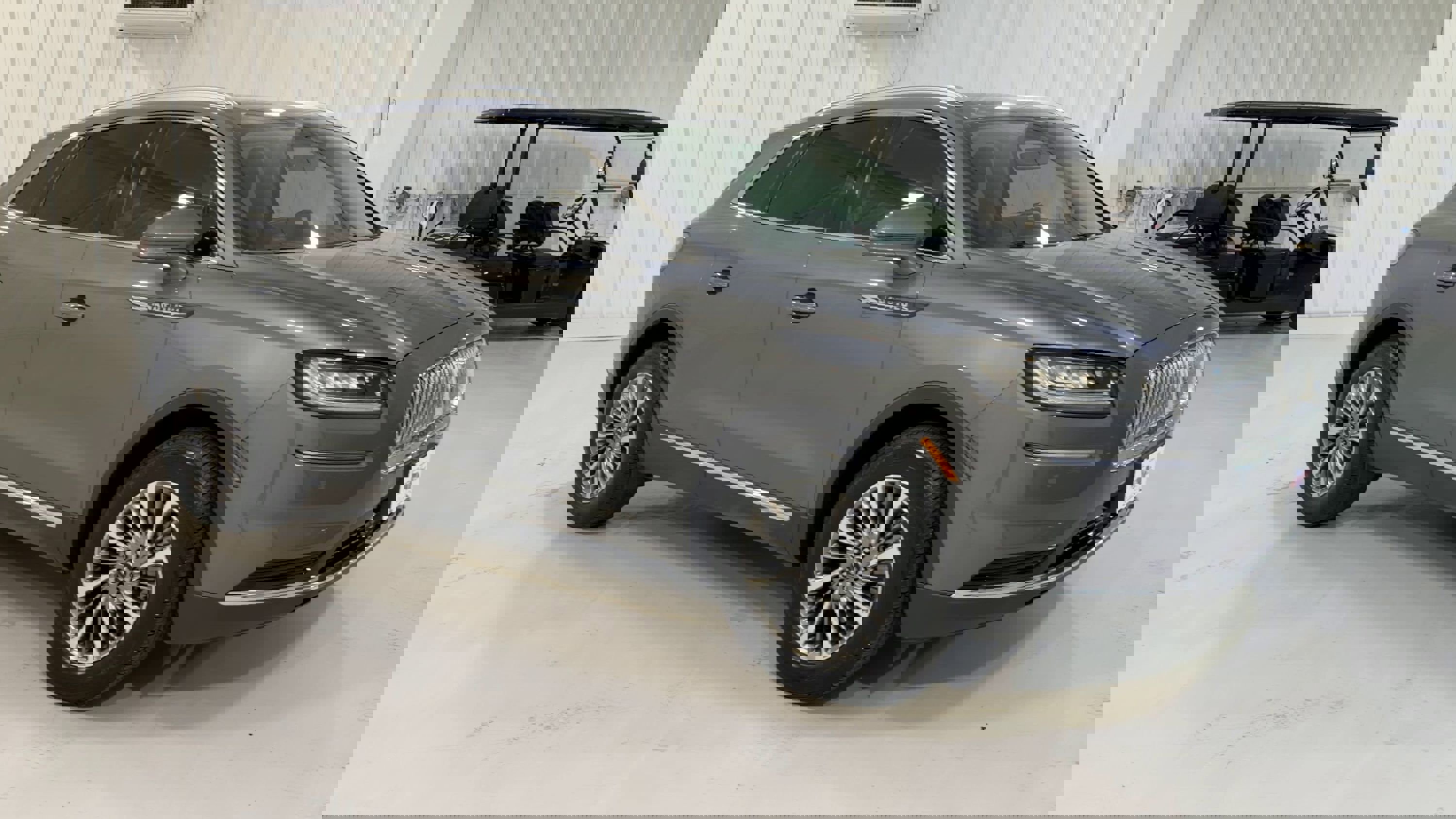 Used 2023 Lincoln Nautilus FWD image 3