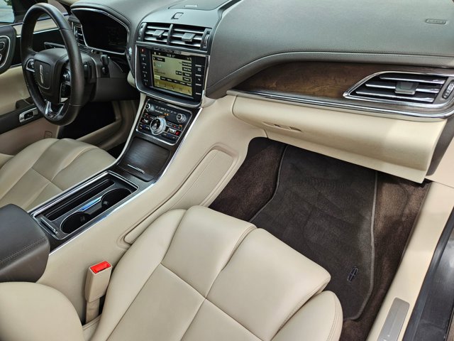 Used 2017 Lincoln Continental Premiere image 20