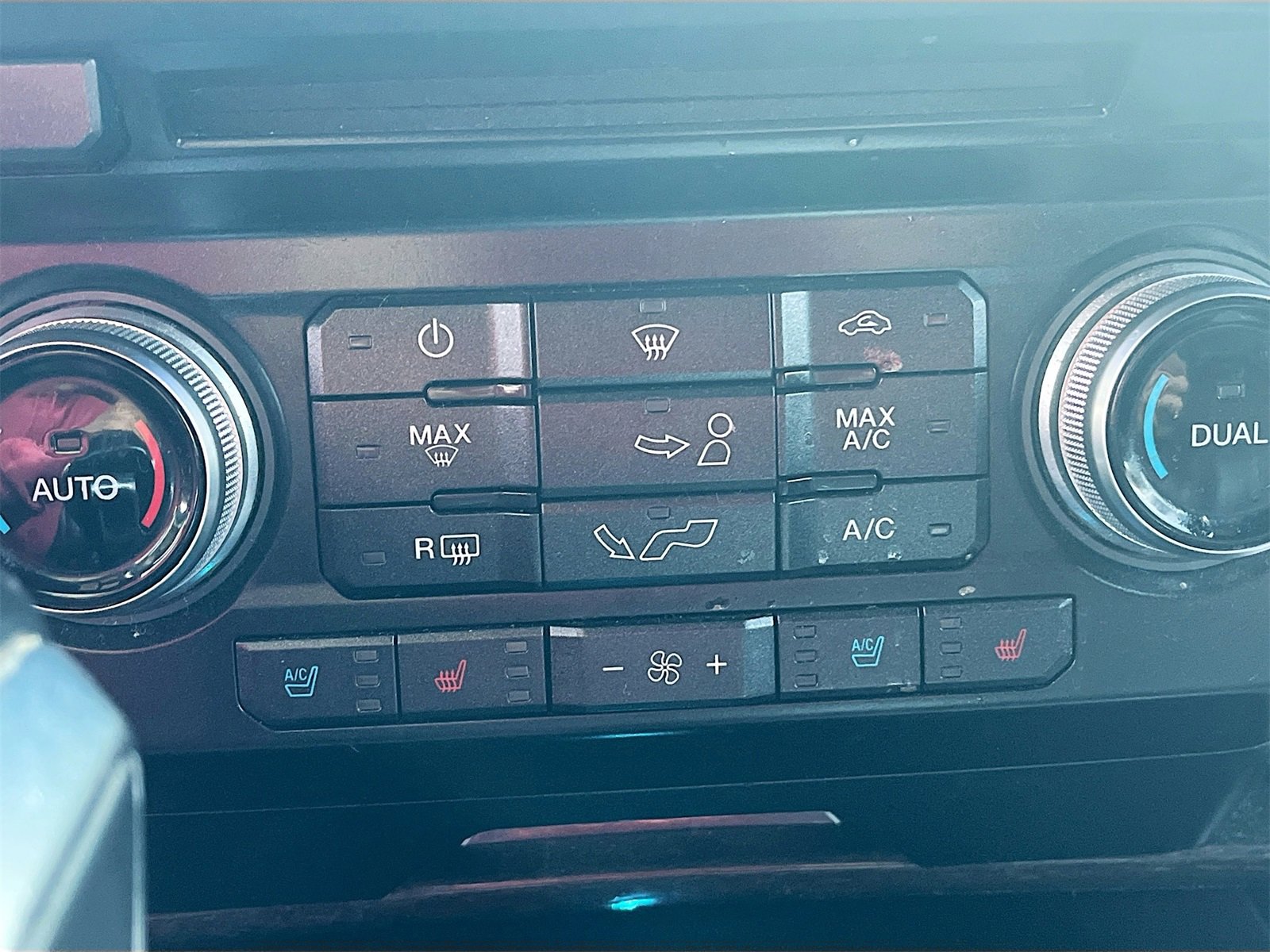 Used 2017 Ford F150 Platinum w/ Equipment Group 701A Luxury image 16