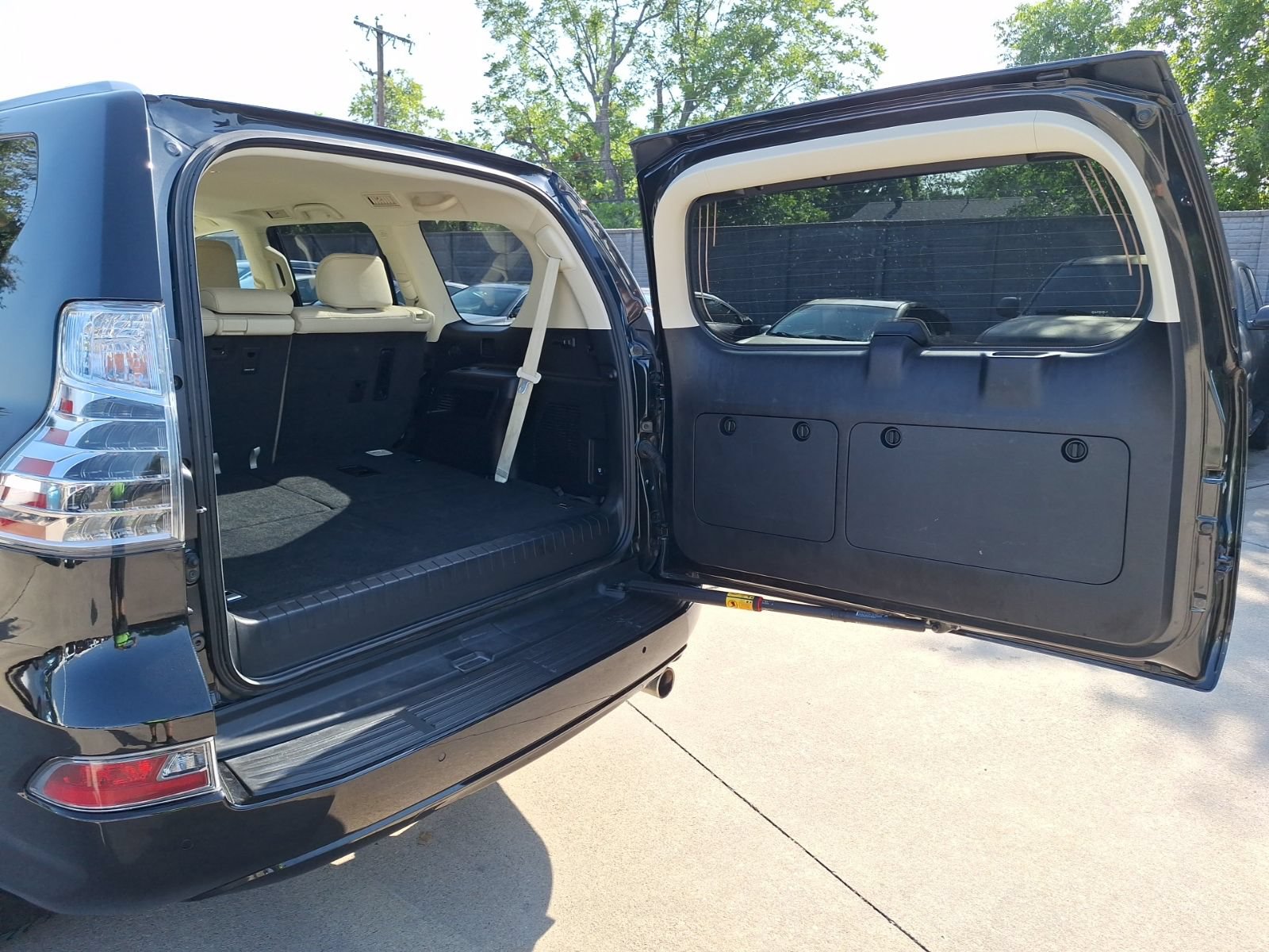 Used 2022 Lexus GX 460 Premium w/ Premium Package AWD/4WD image 35