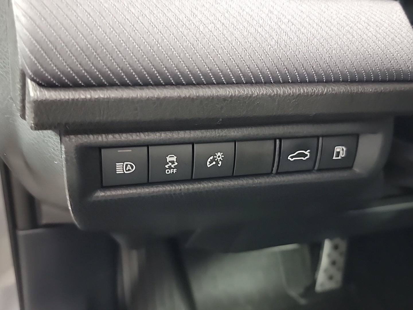Used 2025 Toyota Camry SE w/ Convenience Package FWD image 35