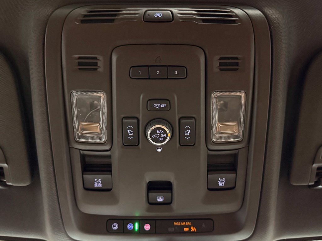 Used 2023 Cadillac Escalade Premium Luxury AWD/4WD image 17