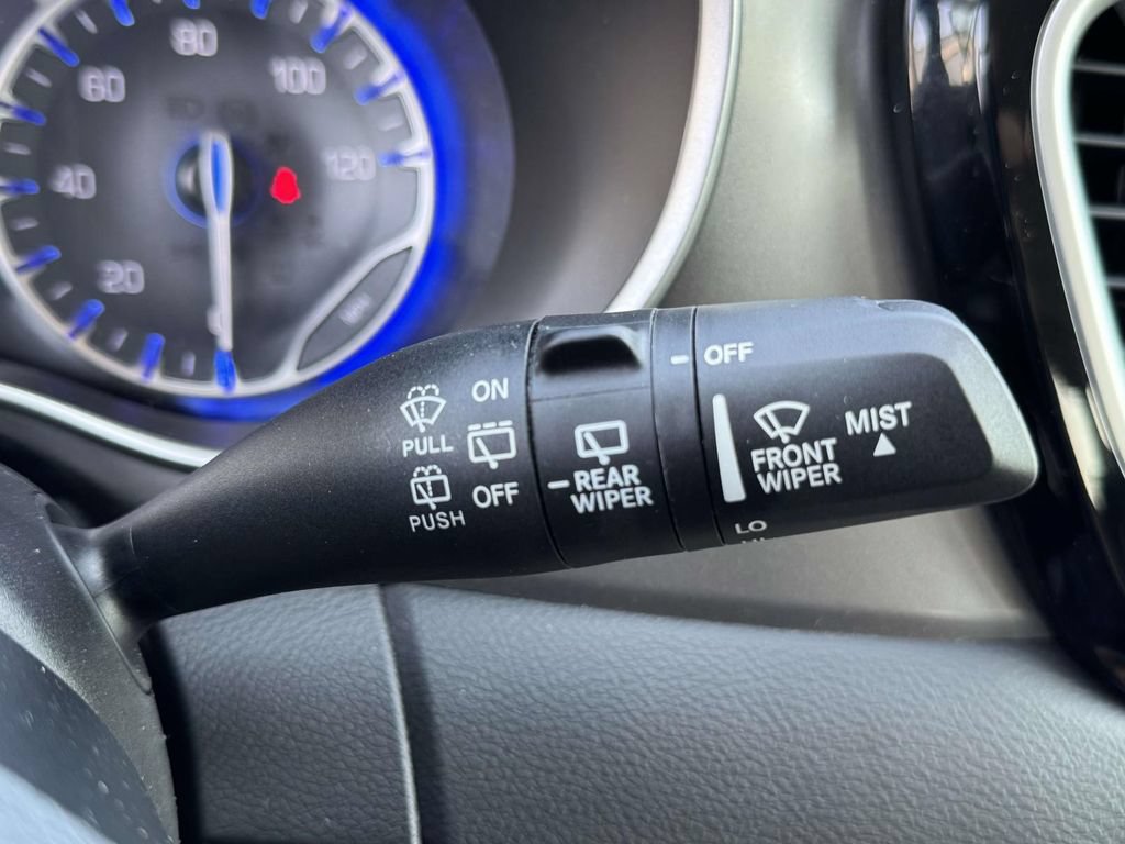 Used 2024 Chrysler Pacifica Touring-L FWD image 25