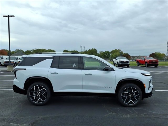New 2026 Chevrolet Traverse High Country w/ LPO, Floor Liner Package image 2