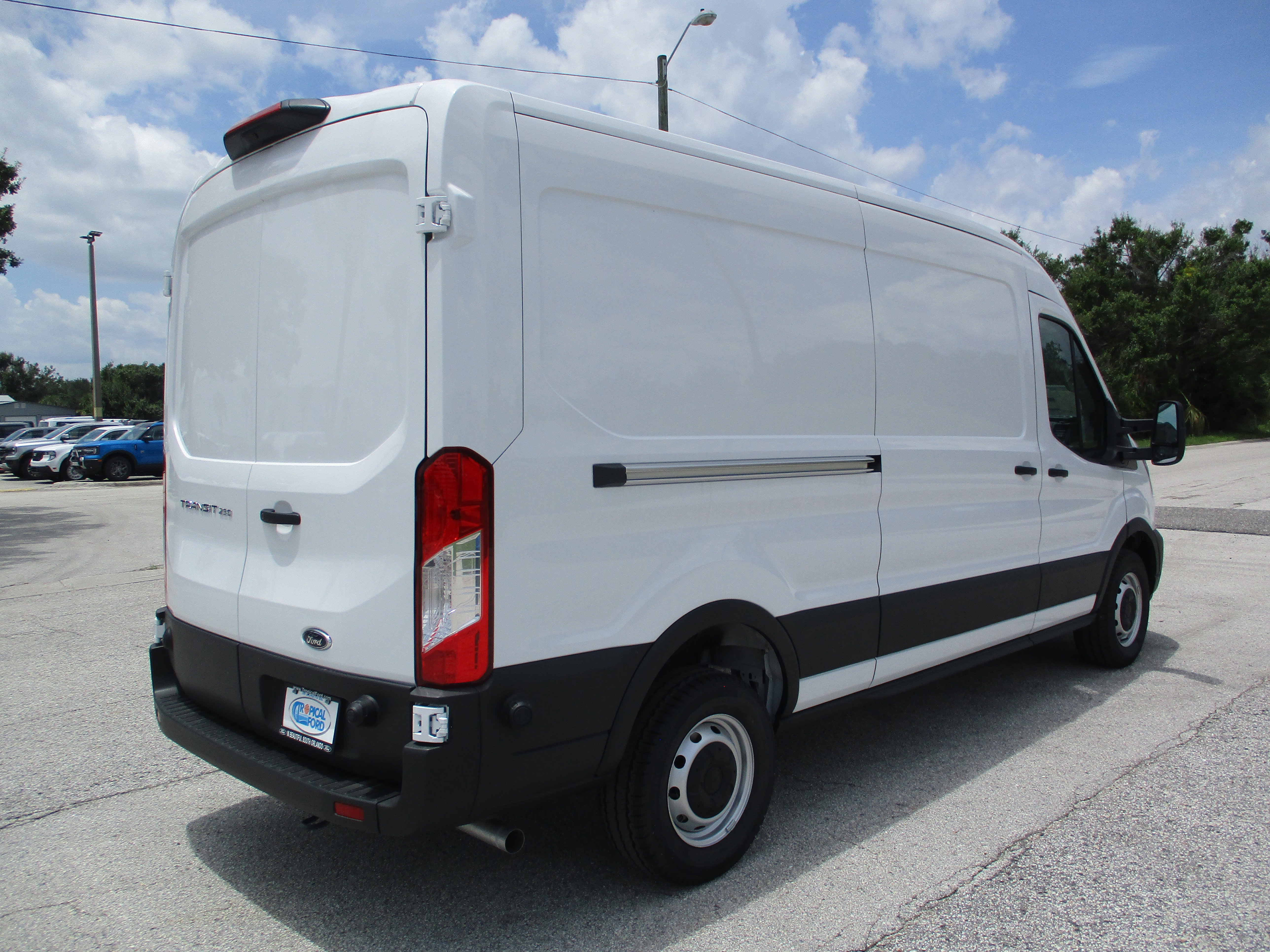 New 2025 Ford Transit 250 148 Medium Roof image 7