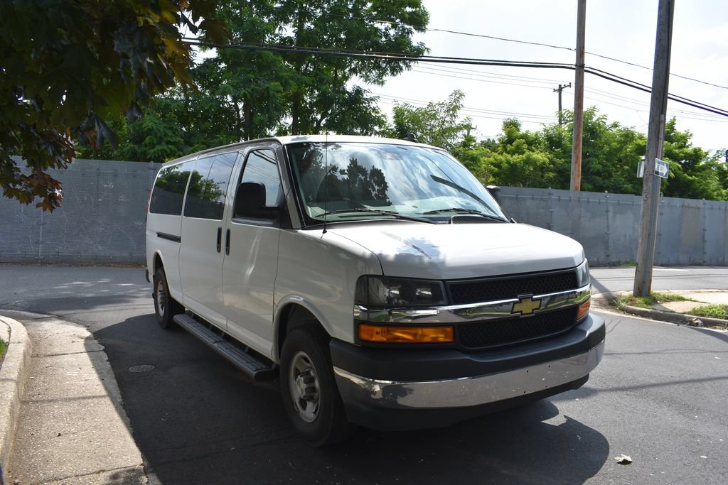 Used 2023 Chevrolet Express 3500 LT w/ LT Preferred Equipment Group RWD image 4