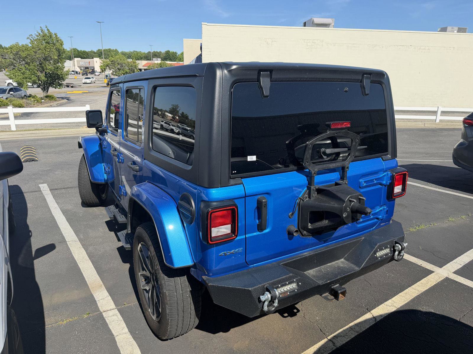 Used 2024 Jeep Wrangler Unlimited w/ Convenience Group AWD/4WD image 9