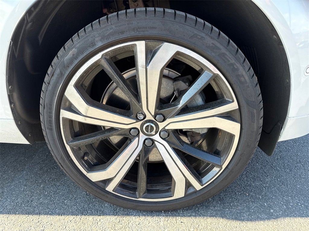 Used 2022 Volvo XC60 T8 R-Design image 15
