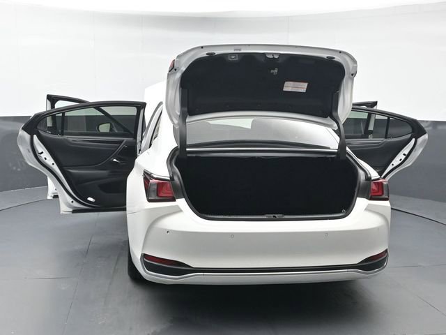 Used 2021 Lexus ES 300h w/ Accessory Package image 55