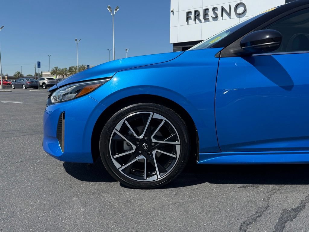 Used 2025 Nissan Sentra SR w/ SR Premium Package FWD image 5