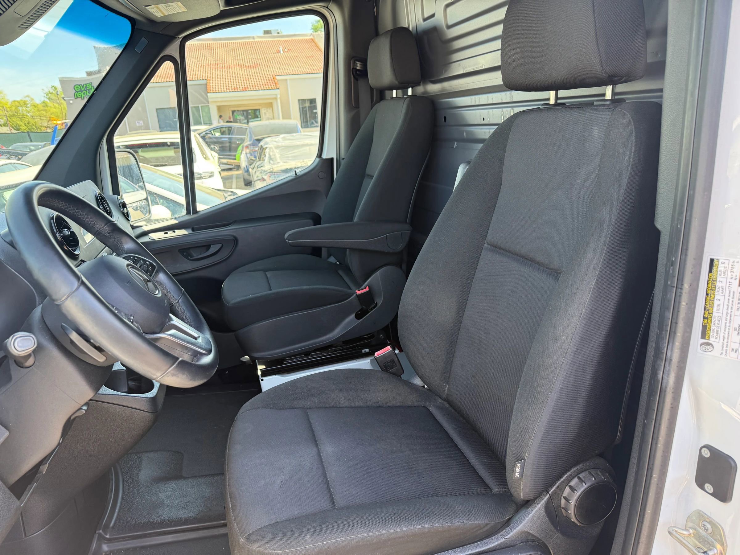 Used 2022 Mercedes-Benz Sprinter 1500 image 12