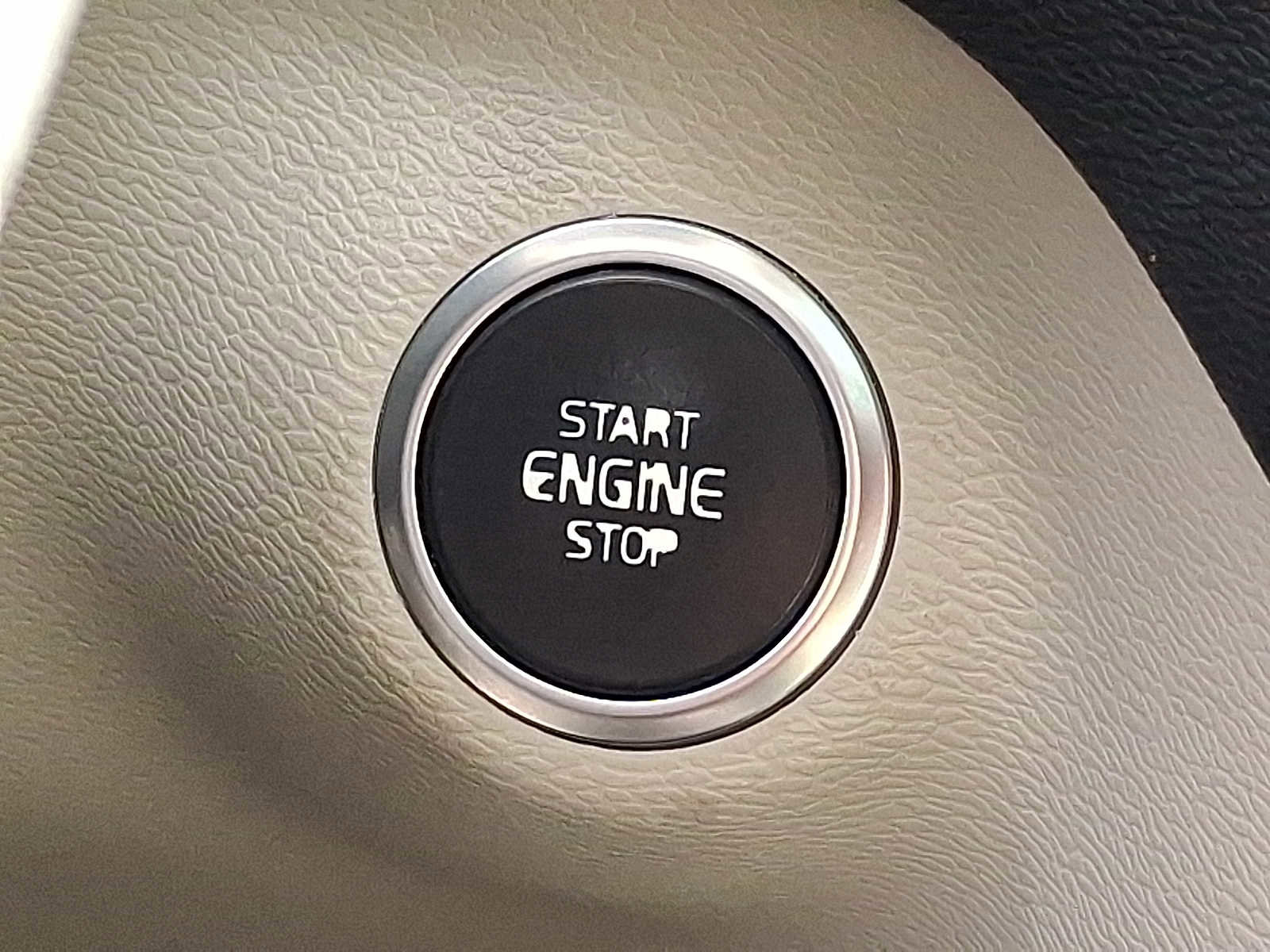 Used 2019 Volvo XC40 T5 Momentum image 23