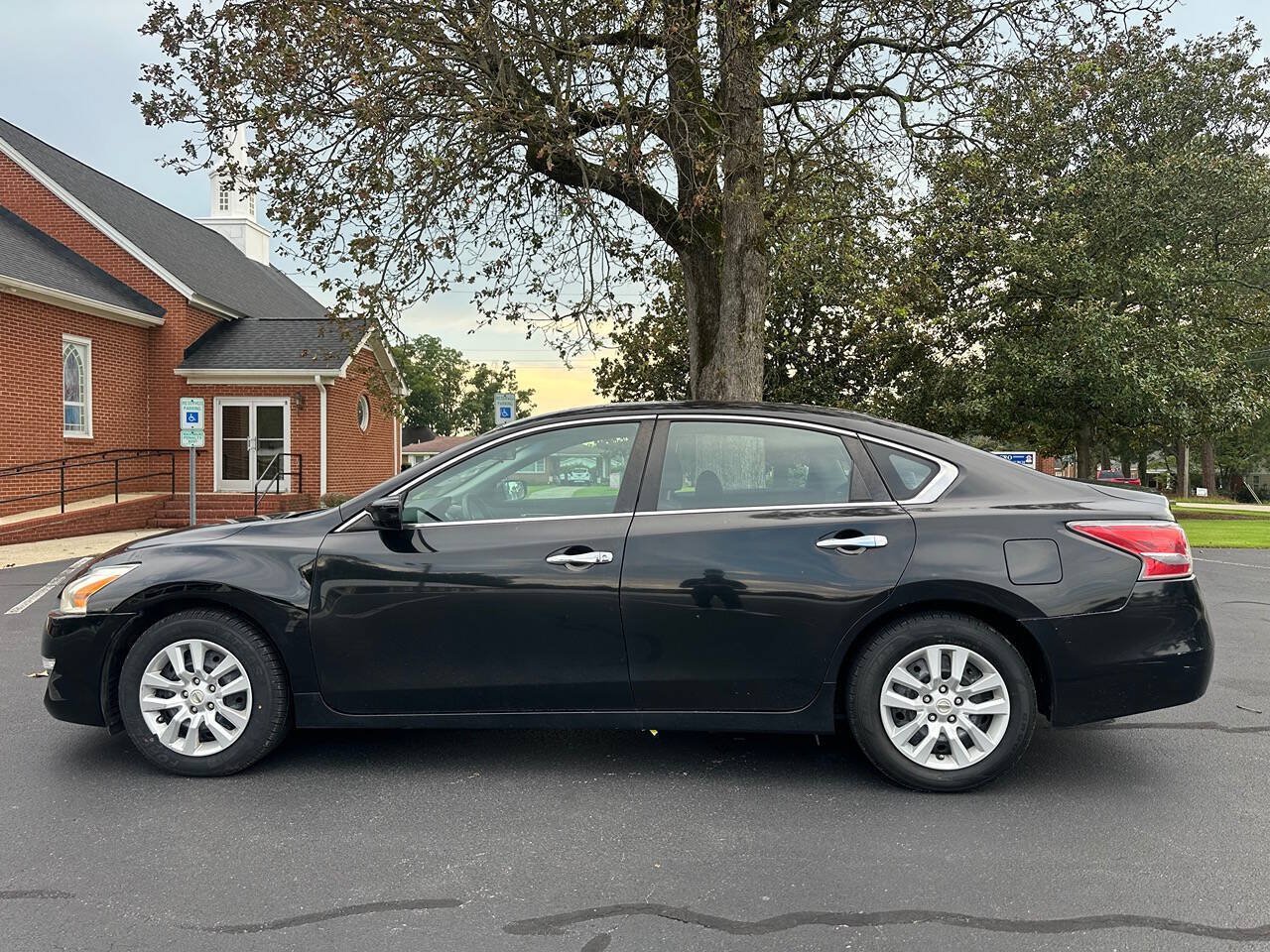 Used 2015 Nissan Altima 2.5 S w/ Power Driver Seat Package FWD image 9