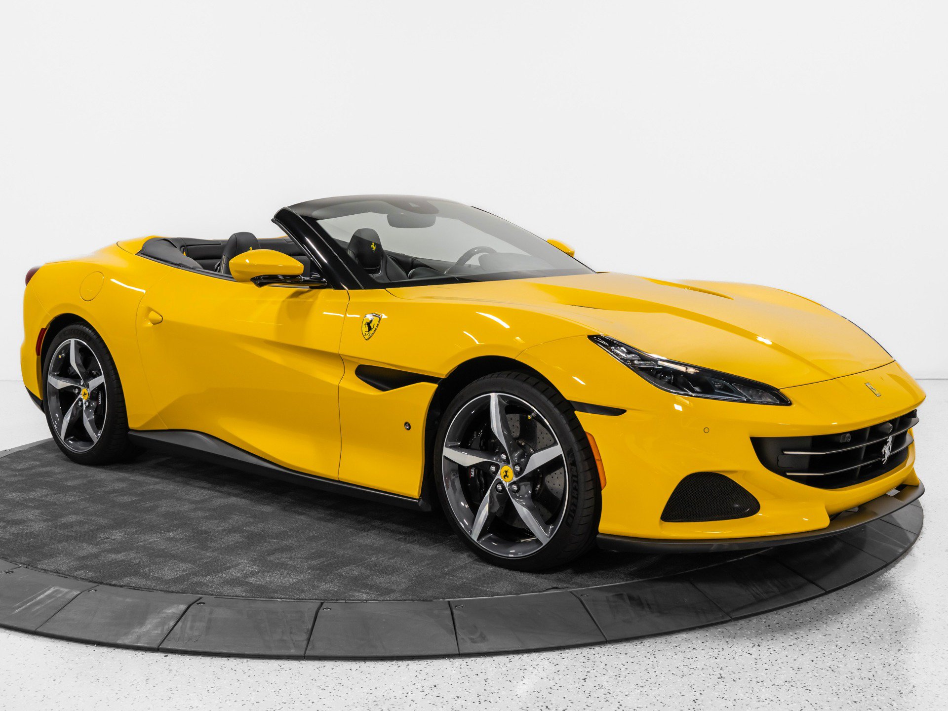 Used 2023 Ferrari Portofino M RWD image 11