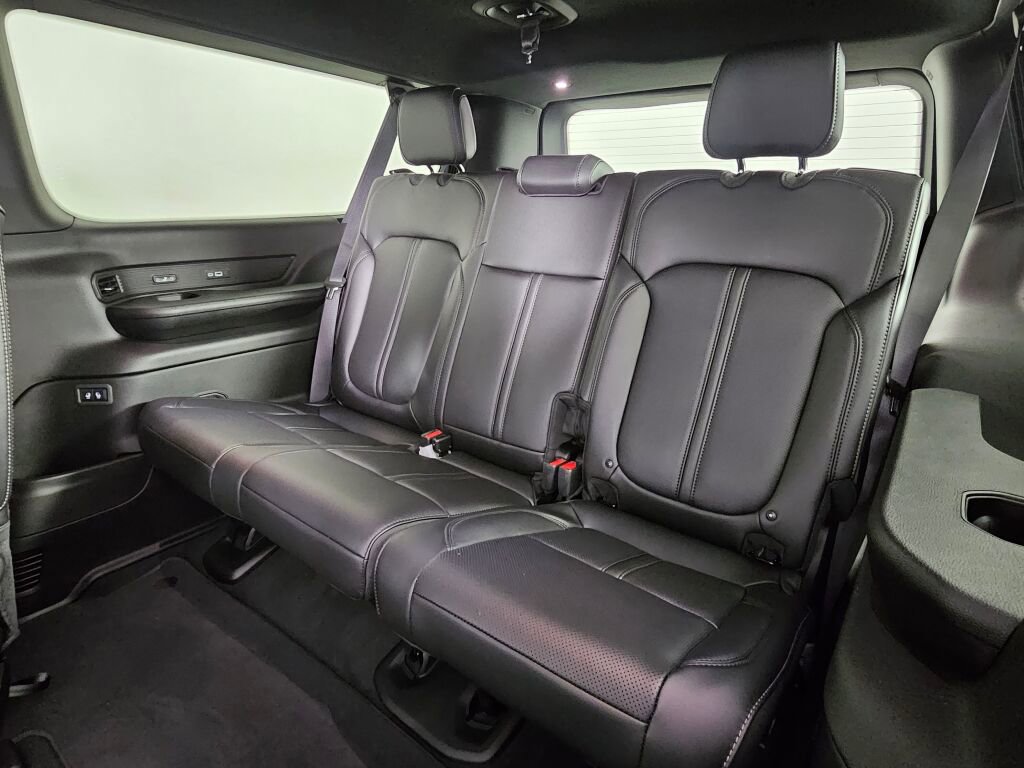 New 2026 Jeep Grand Wagoneer L 4WD w/ HD Trailer Tow Package image 35