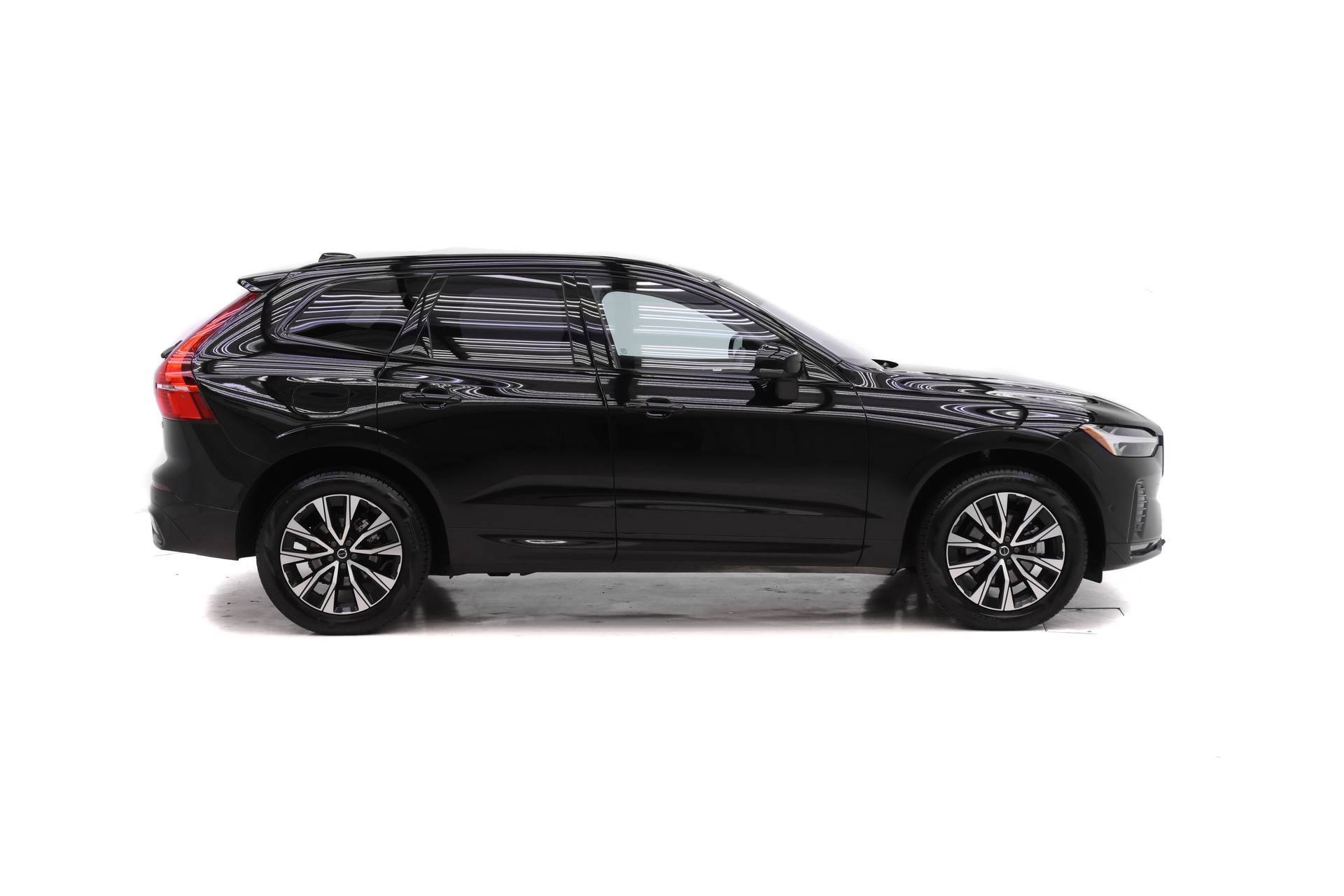 Certified 2025 Volvo XC60 B5 Plus image 4