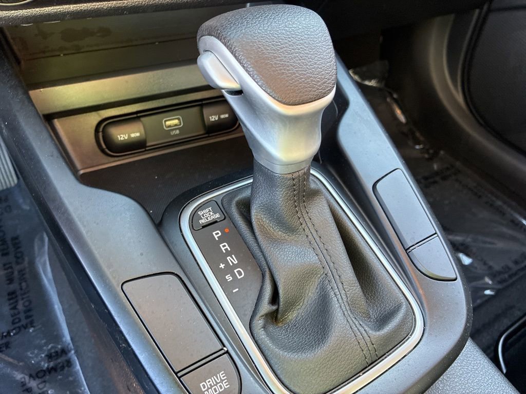 Used 2025 Kia Soul LX FWD image 33