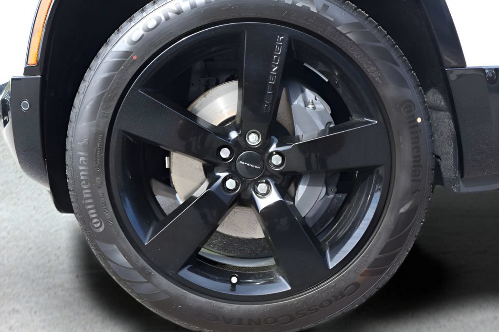 New 2026 Land Rover Defender 130 X-Dynamic SE AWD/4WD image 9