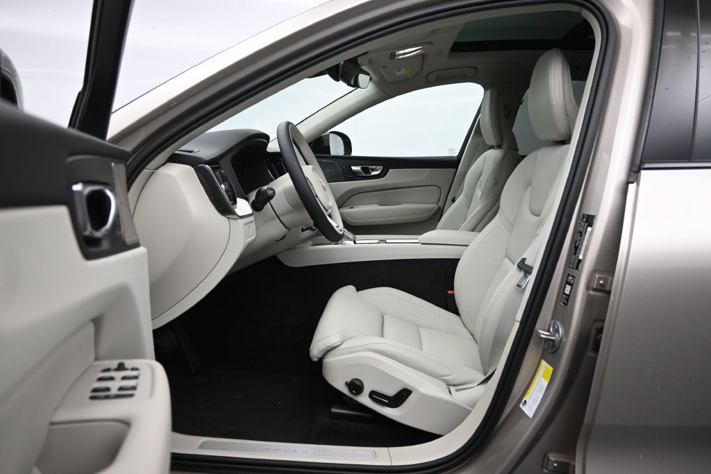 New 2027 Volvo XC60 B5 Ultra AWD/4WD image 19