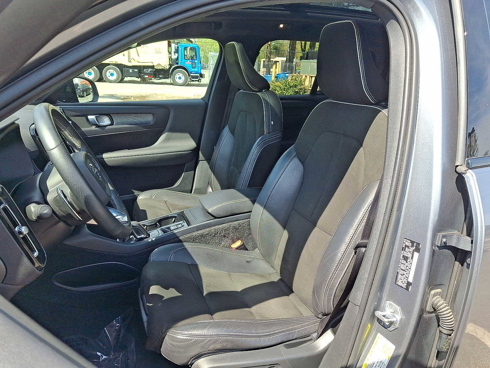 Used 2019 Volvo XC40 T5 R-Design AWD/4WD image 11