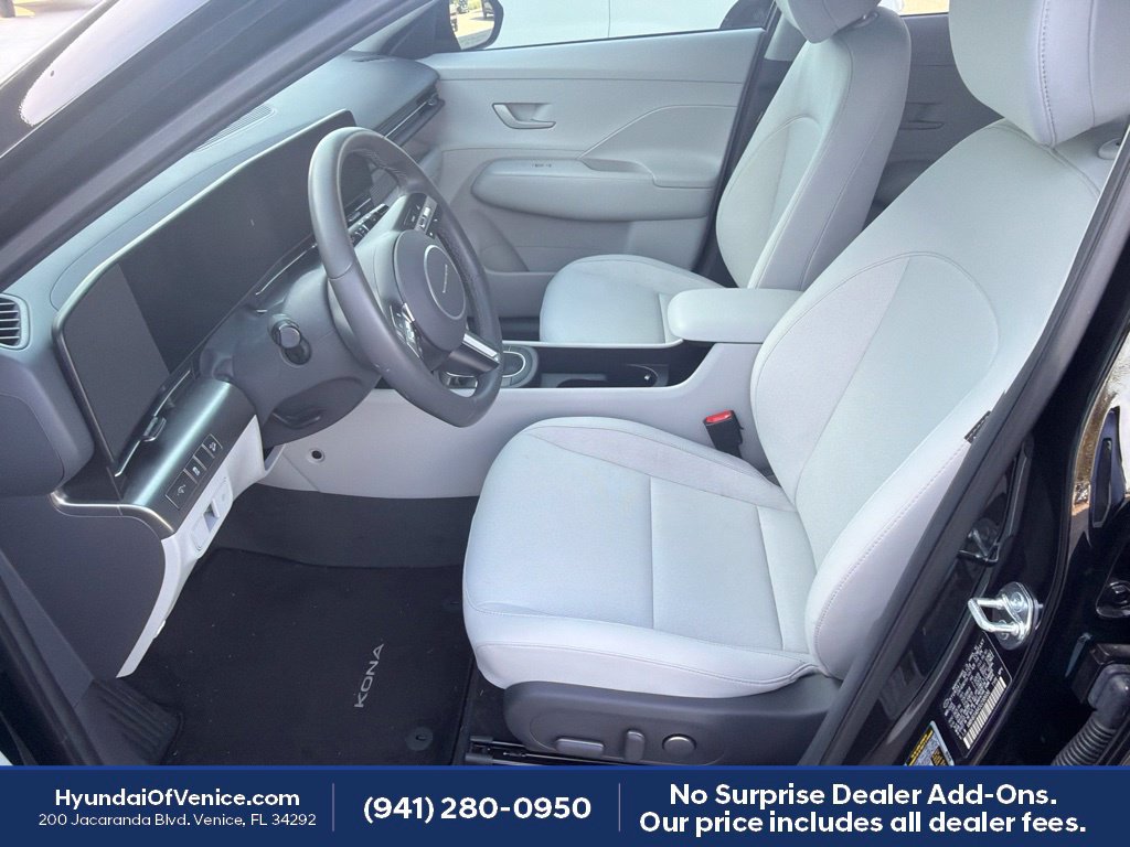 Used 2025 Hyundai Kona SEL FWD image 2